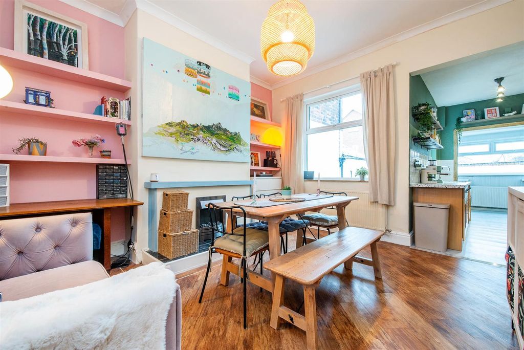 Property photo 3 of 25 Dining Room