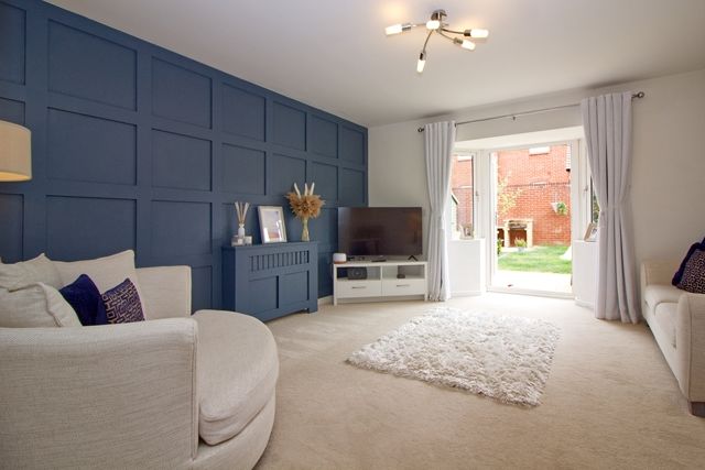 Property photo 2 of 14 Living / Dining Room