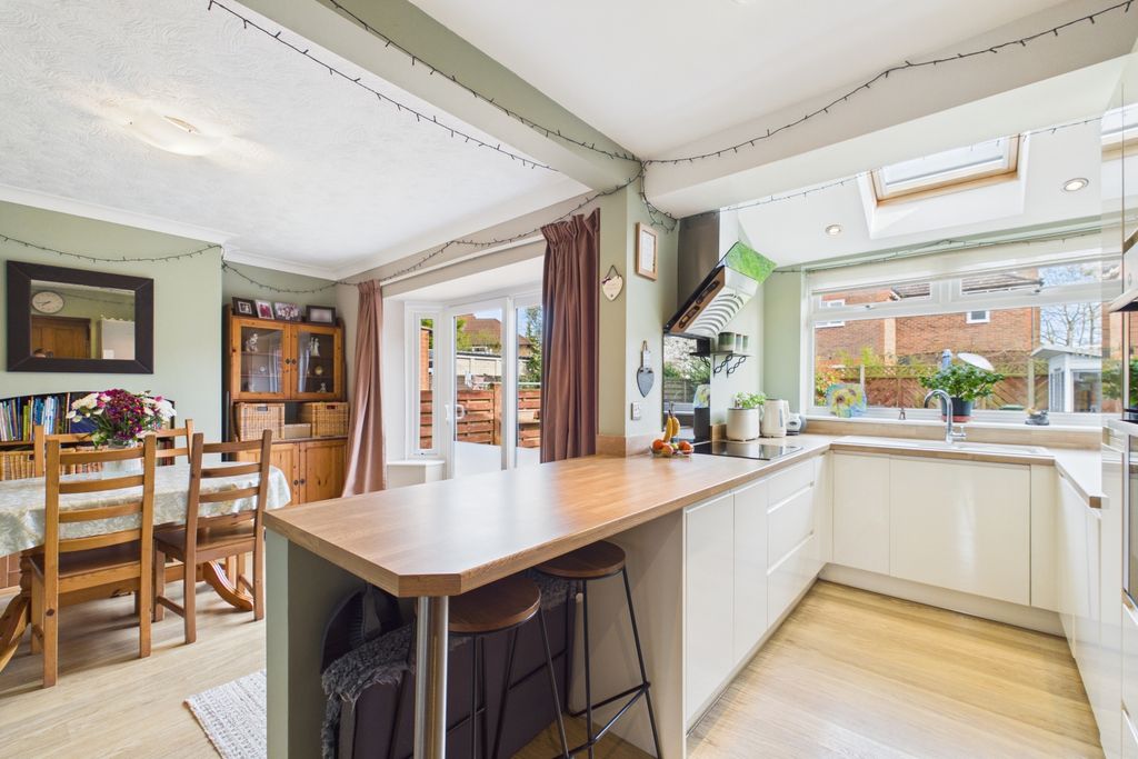 Property photo 2 of 20 Cam02279G0-Pr0069-Still004