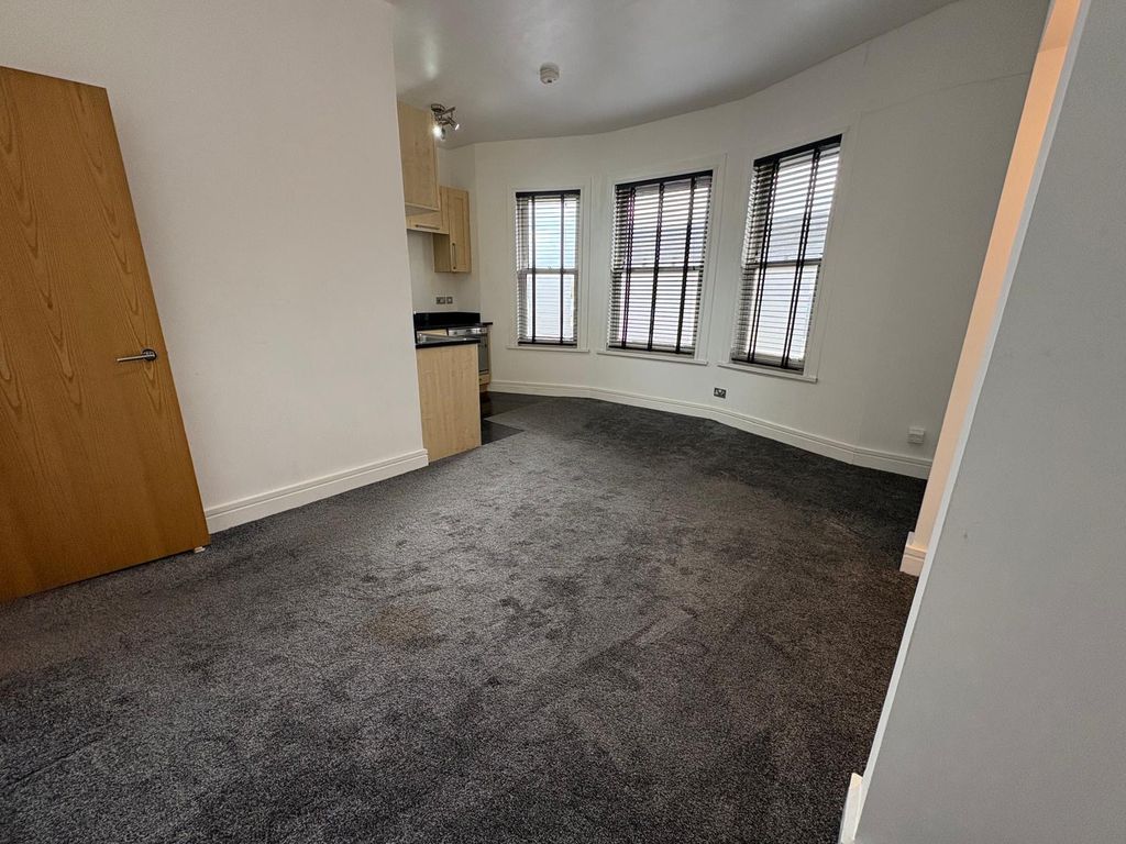 Property photo 2 of 8 Image