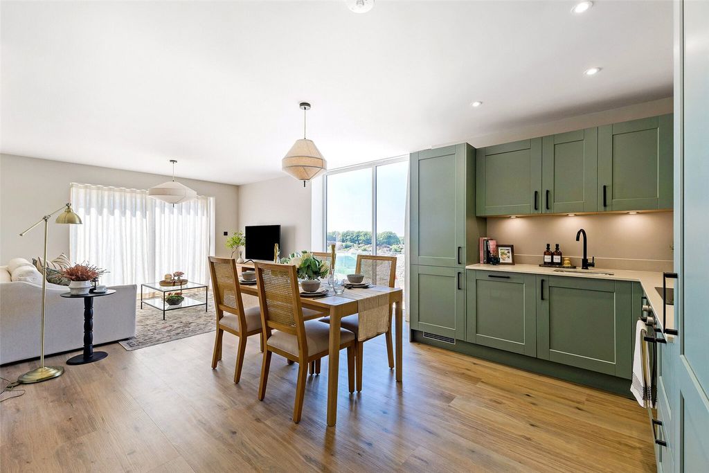 Property photo 2 of 12 Show Apartment