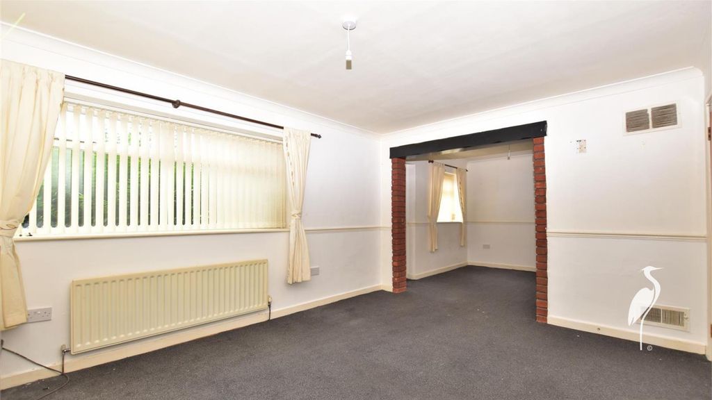 Property photo 3 of 9 Lounge