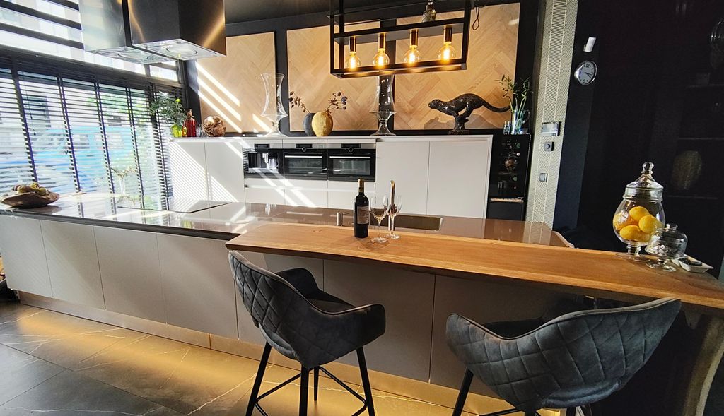 Property photo 2 of 42