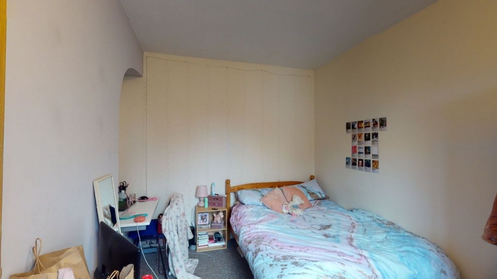 Property photo 1 of 7 A Cozy Single Bedroom With A Comfortable Bed, Deco...