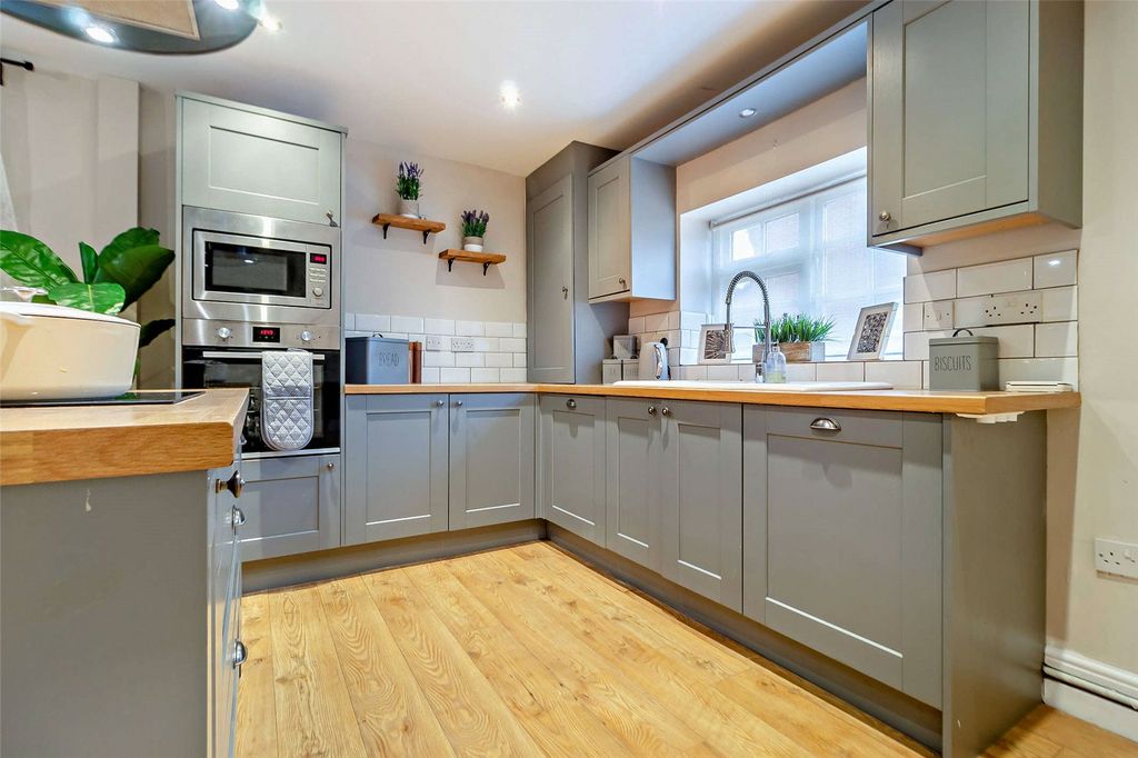 Property photo 3 of 34 Picture No. 14