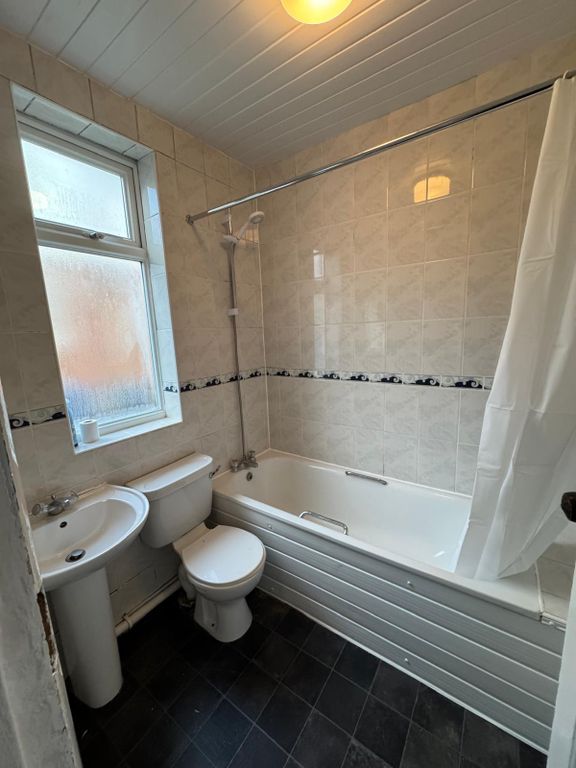 Property photo 3 of 4 Bathroom