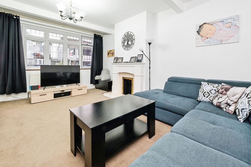 Property photo 2 of 17 Photo