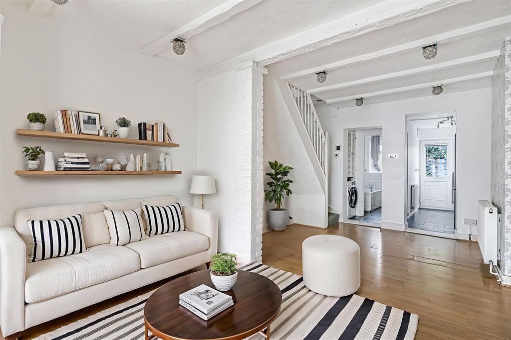 Property photo 3 of 13 Living Room 2 Pref.Jpg