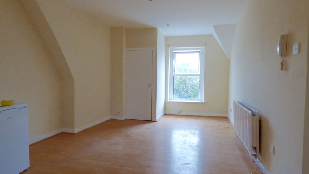 Property photo 3 of 4 Living Room