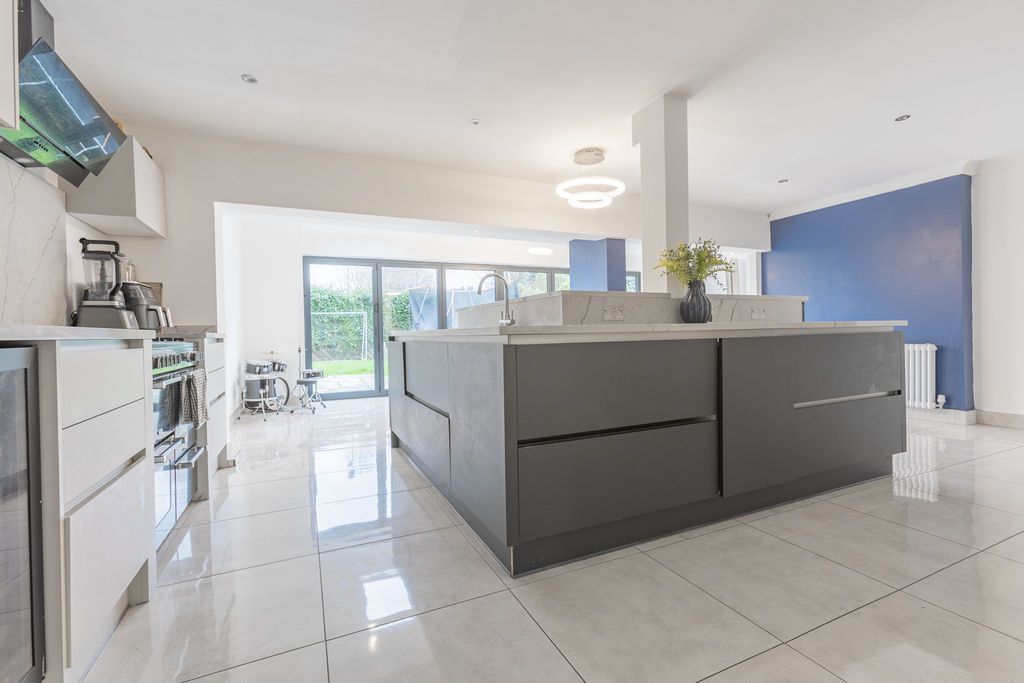 Property photo 2 of 22