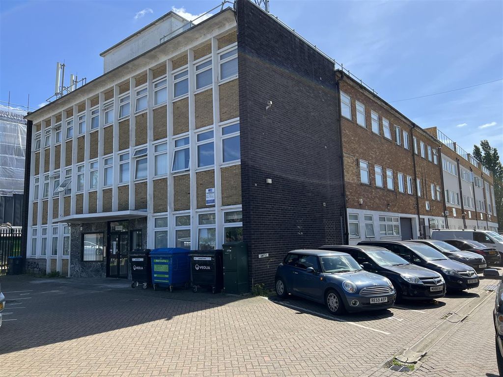 Property photo 1 of 13 External