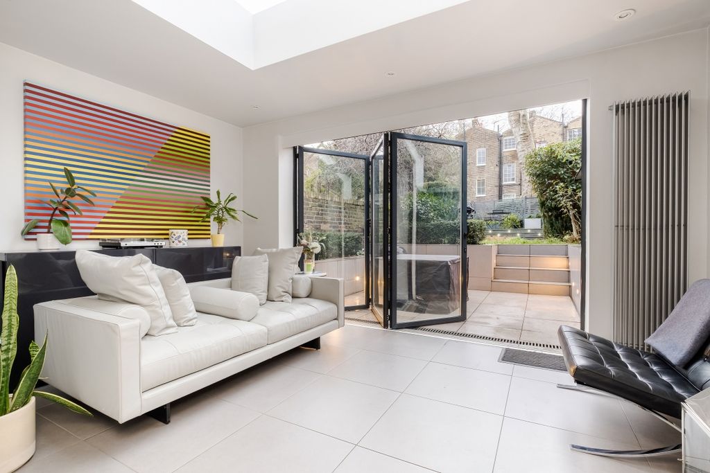 Property photo 3 of 25 Rees Street