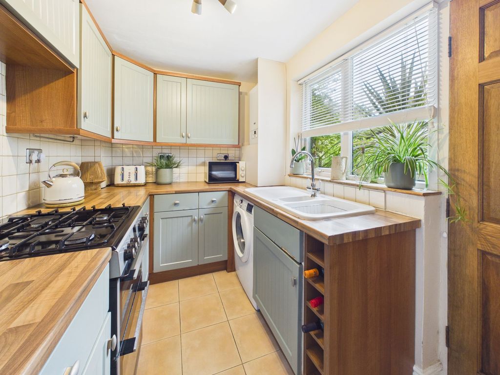Property photo 3 of 16 Kitchen