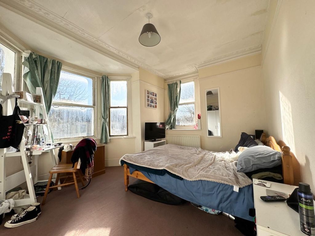 Property photo 3 of 5