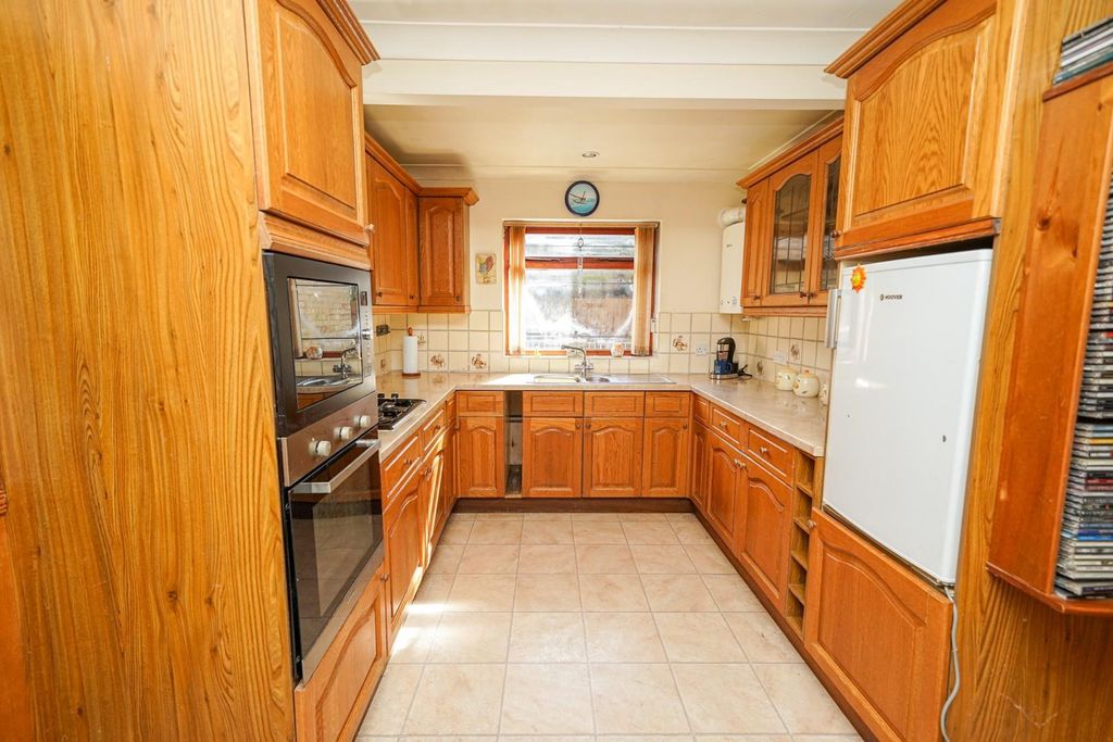 Property photo 3 of 22