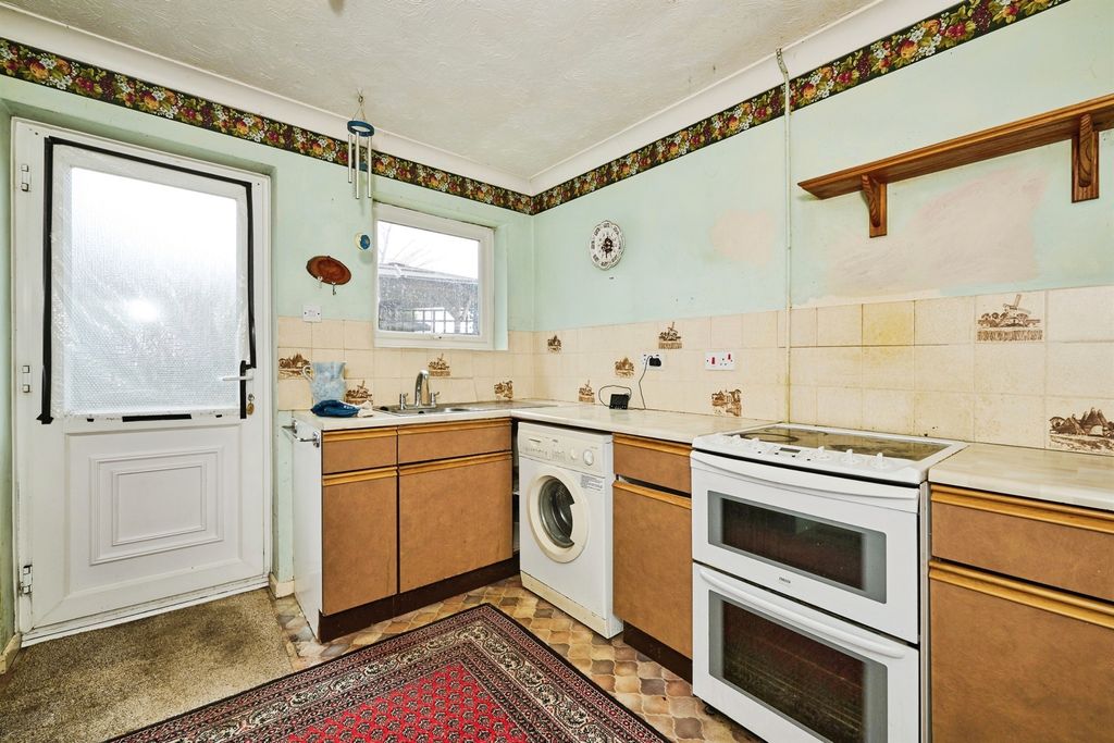 Property photo 3 of 12