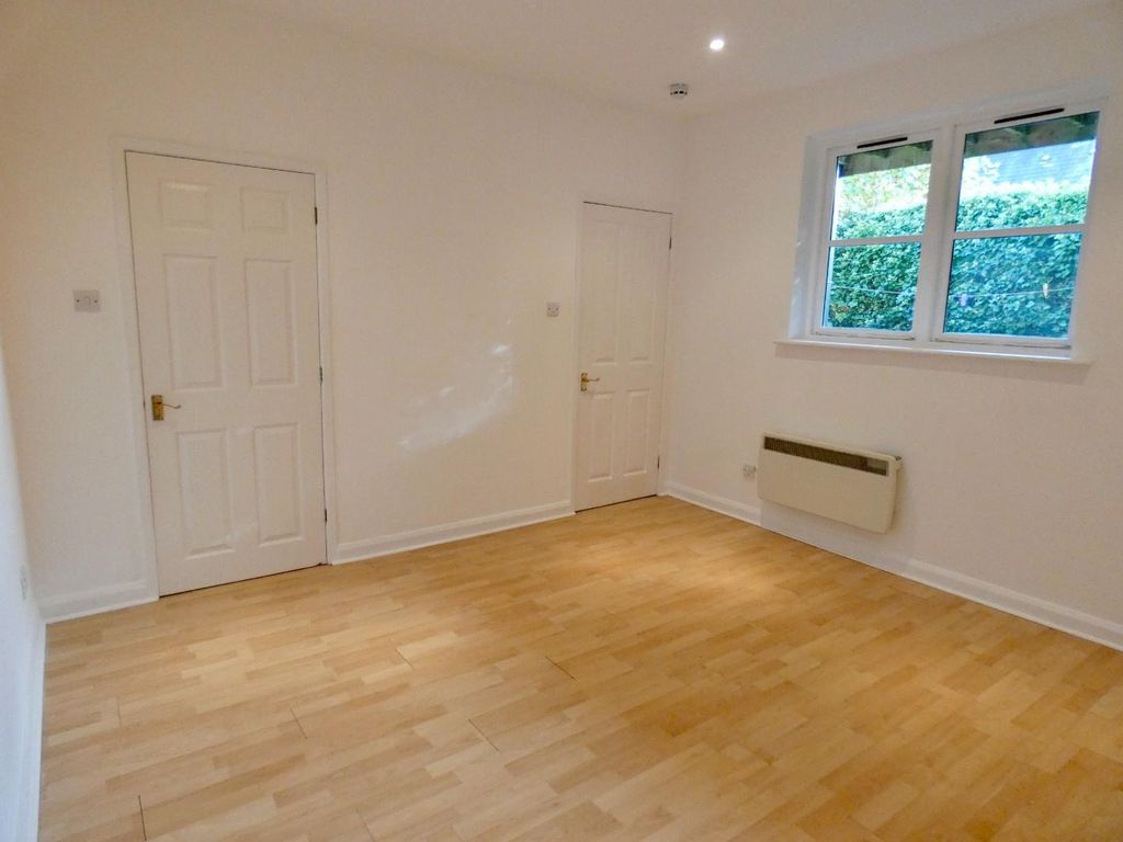 Property photo 2 of 10 Living Room