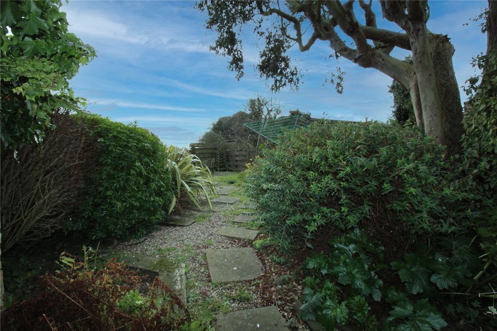 Property photo 2 of 19 Garden