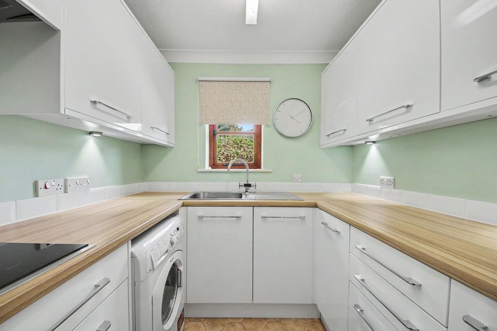 Property photo 2 of 9