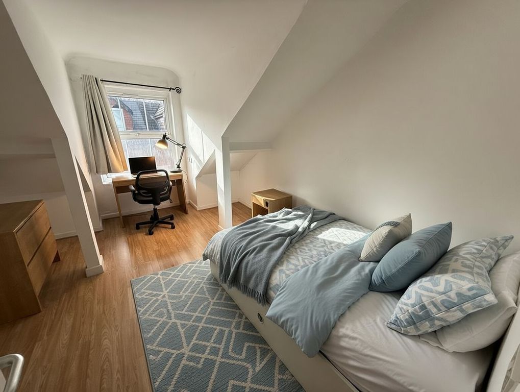 Property photo 1 of 8 Photo 9