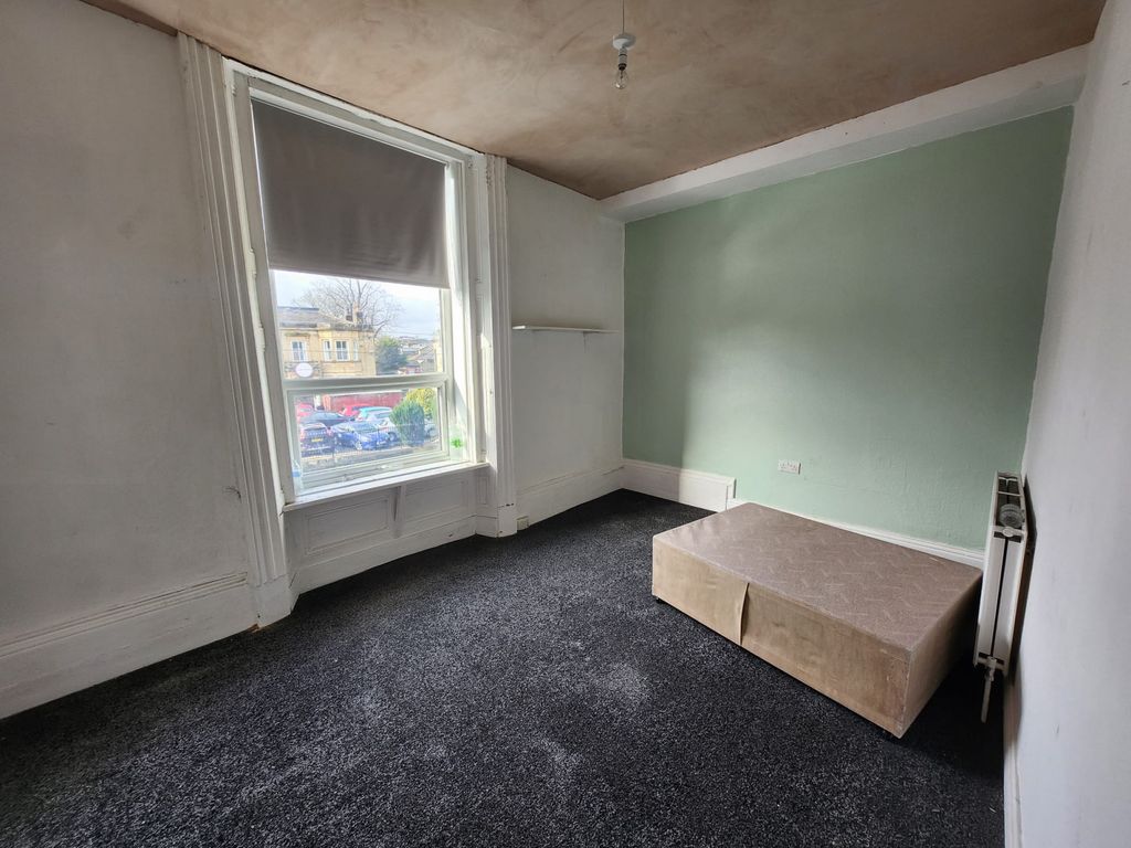 Property photo 1 of 6 113 Little Horton Lane, Bradford, Bd5 0Bu