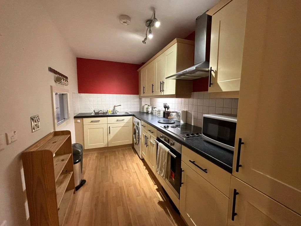 Property photo 2 of 8 Picture No. 11