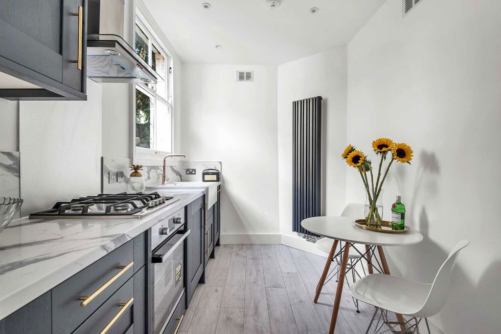 Property photo 3 of 5