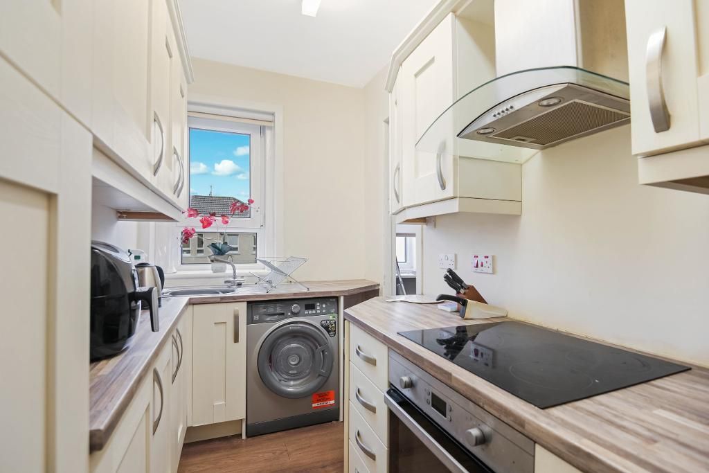 Property photo 3 of 18 Kitchen