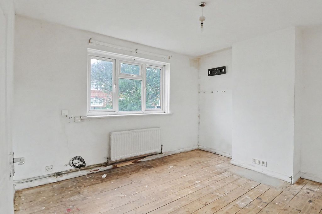 Property photo 2 of 16 39 & 39A Hereford Road, Weymouth DT4 0Qb