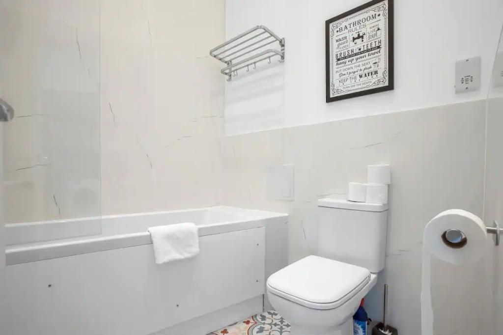 Property photo 3 of 9 Bathroom