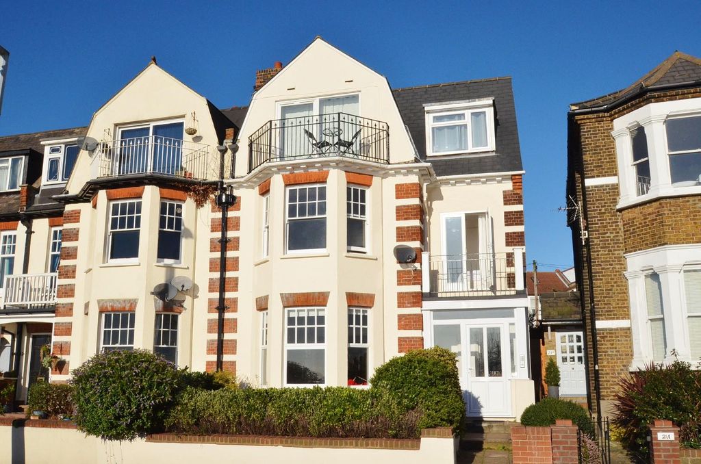 Property photo 1 of 12 Front