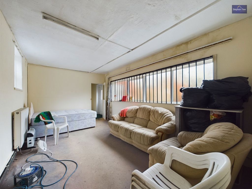 Property photo 3 of 12
