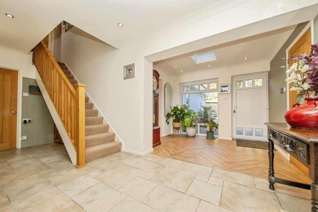 Property photo 3 of 33