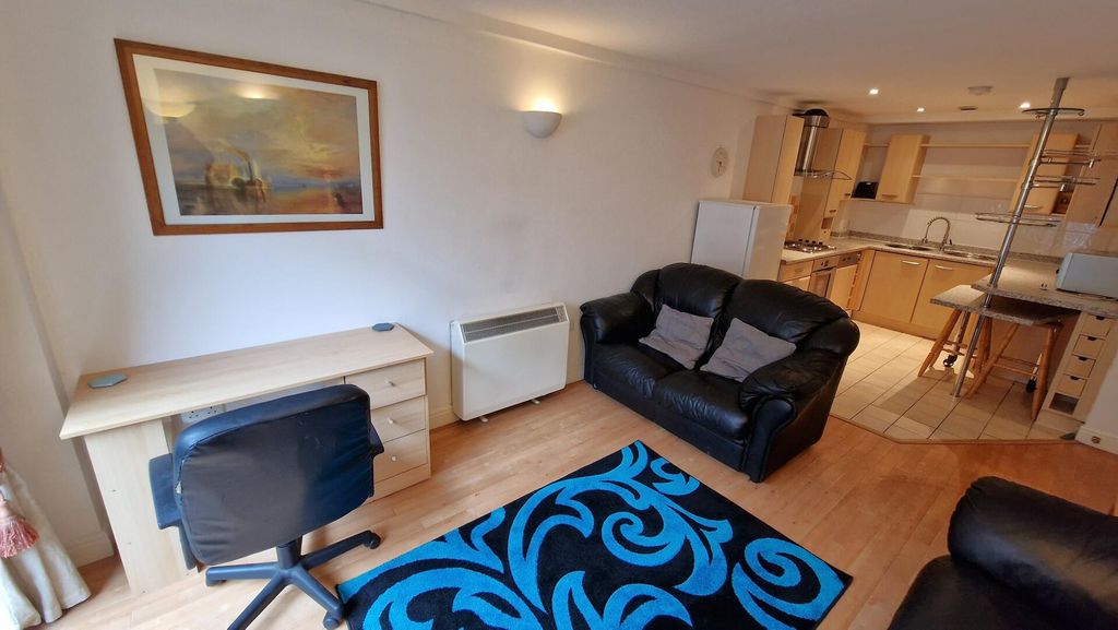 Property photo 3 of 34 Living Room