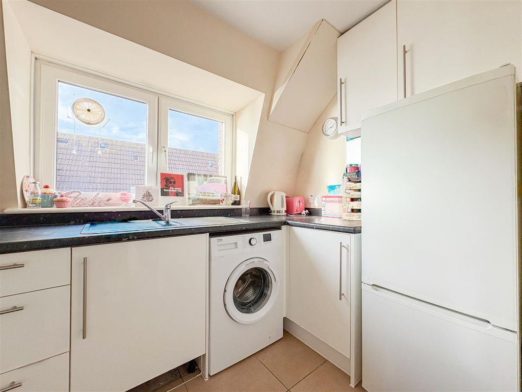 Property photo 3 of 13 Kitchen