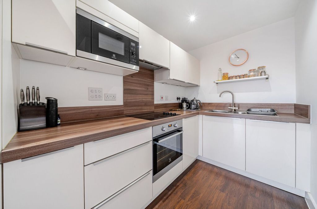 Property photo 3 of 18