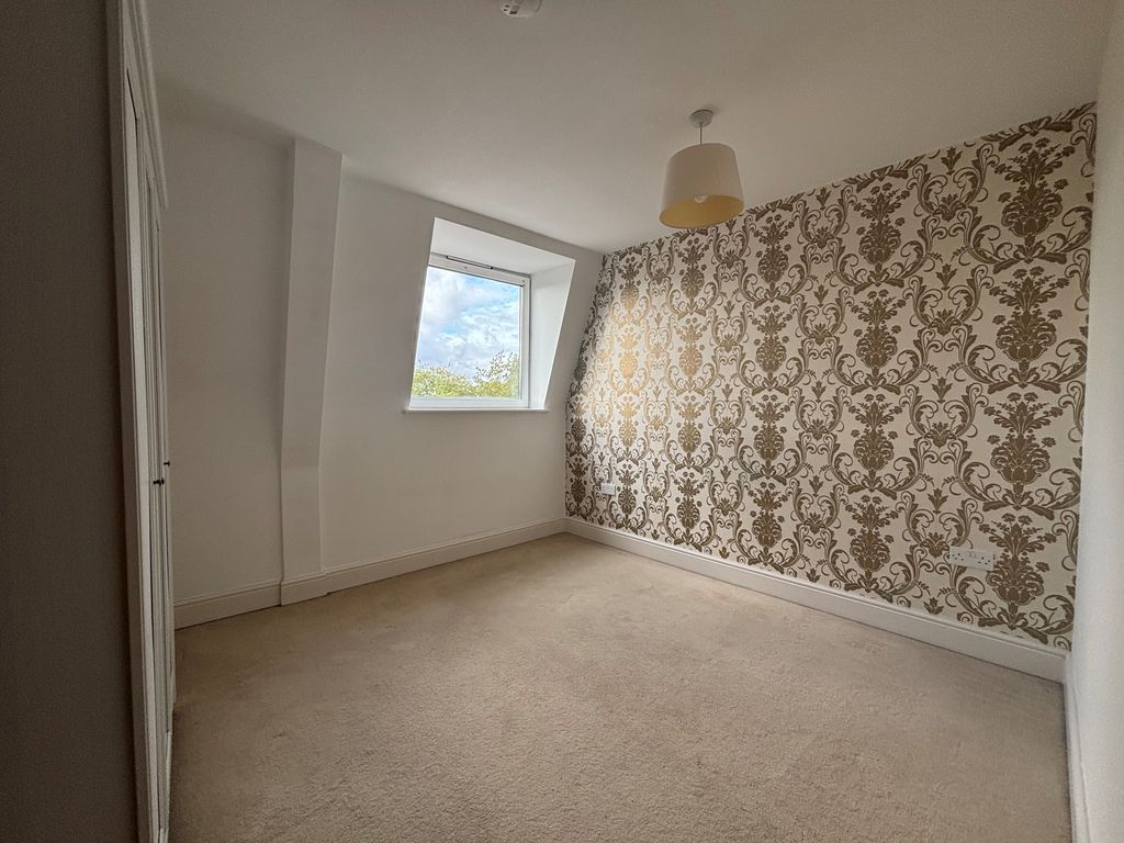 Property photo 3 of 6 Bedroom 1