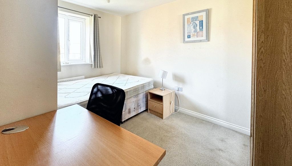 Property photo 1 of 5 A Bright And Tidy Bedroom Featuring A Bed, Desk, A...