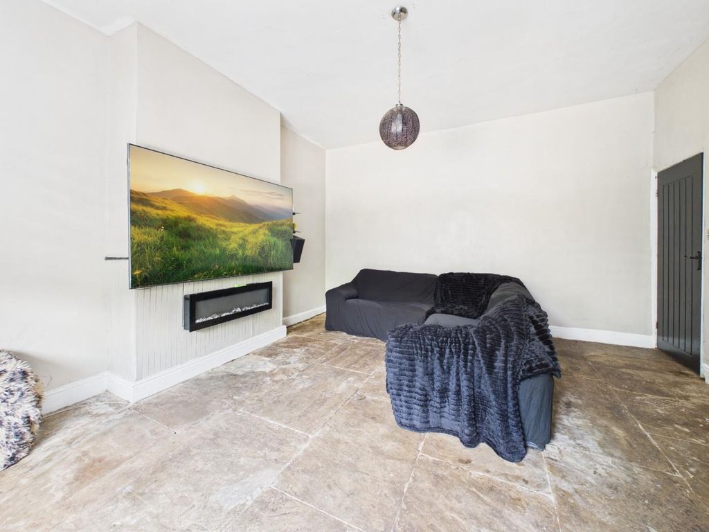 Property photo 3 of 10 Cam04899G0-Pr0412-Still009.Jpg
