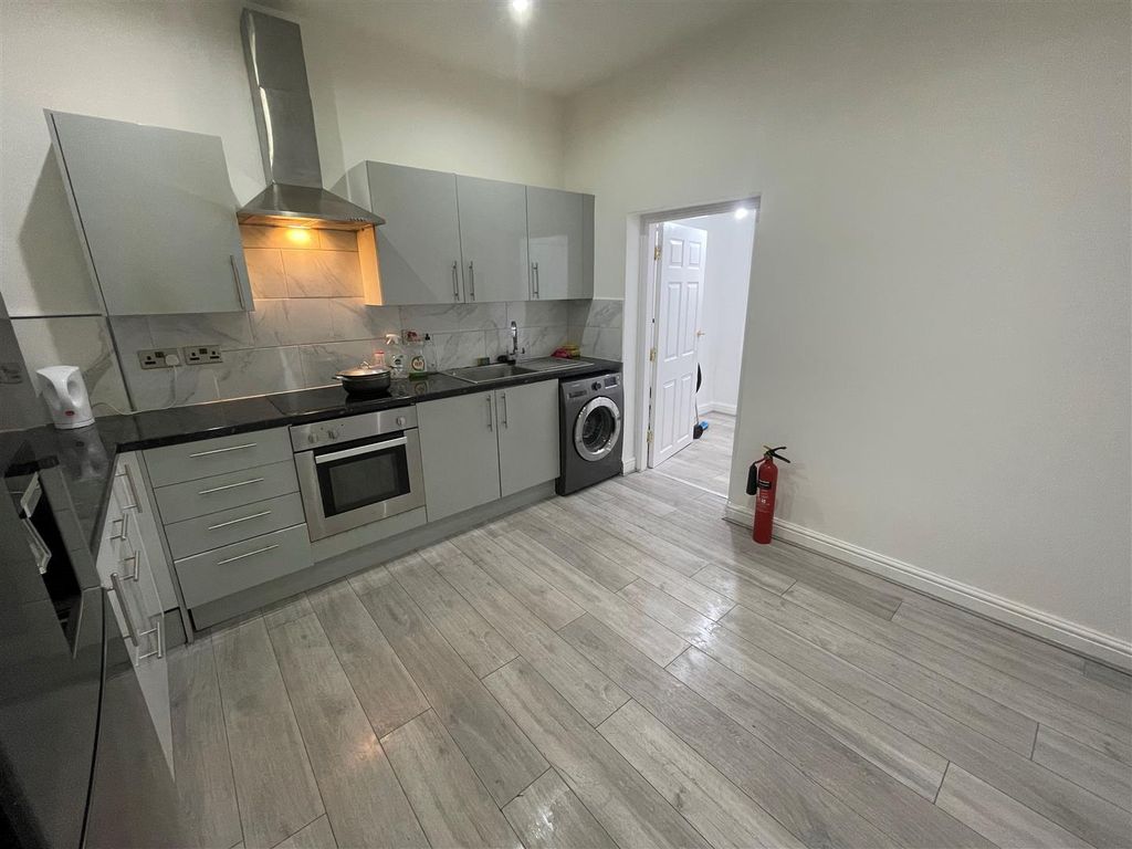 Property photo 2 of 12 Kitchen 1