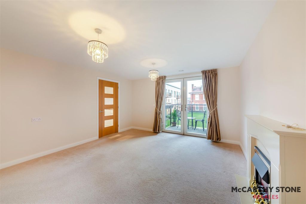 Property photo 3 of 29 8584154-Interior13.Jpg