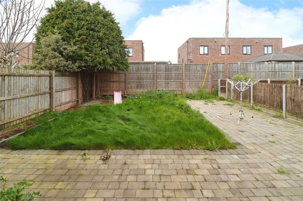 Property photo 2 of 15 Garden