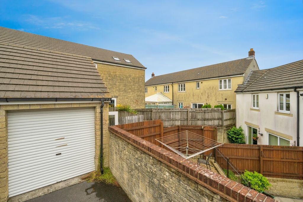 Property photo 2 of 20