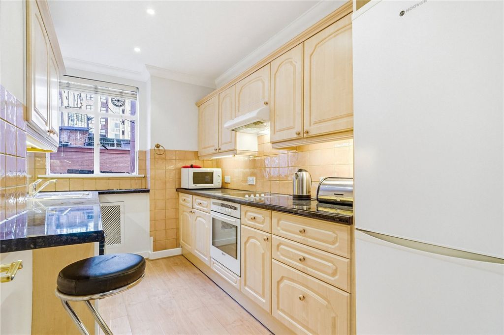 Property photo 3 of 18 Picture No. 10