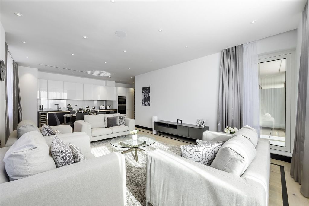 Property photo 2 of 17 Reception Room