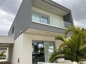 Property photo 1 of 32