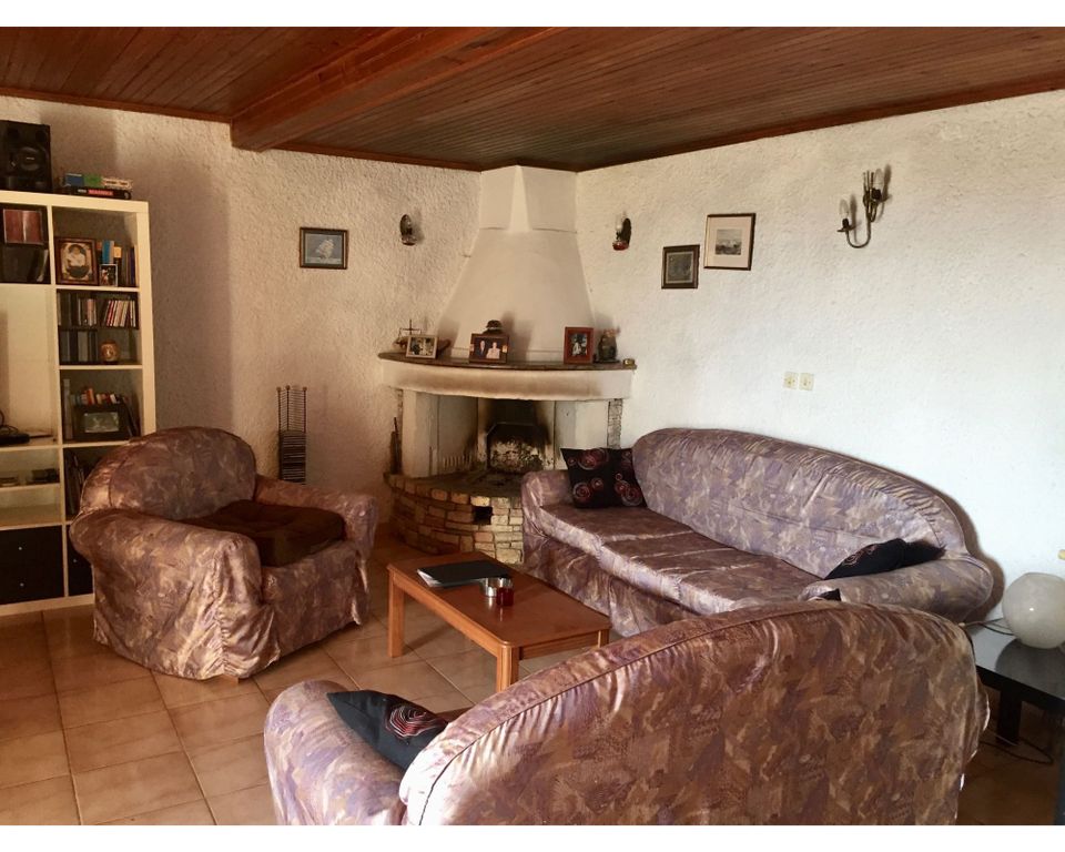 Property photo 3 of 16 Lounge