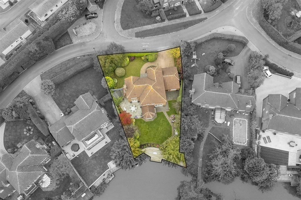 Property photo 3 of 48 30_Lakeside_Externals__27.Jpg