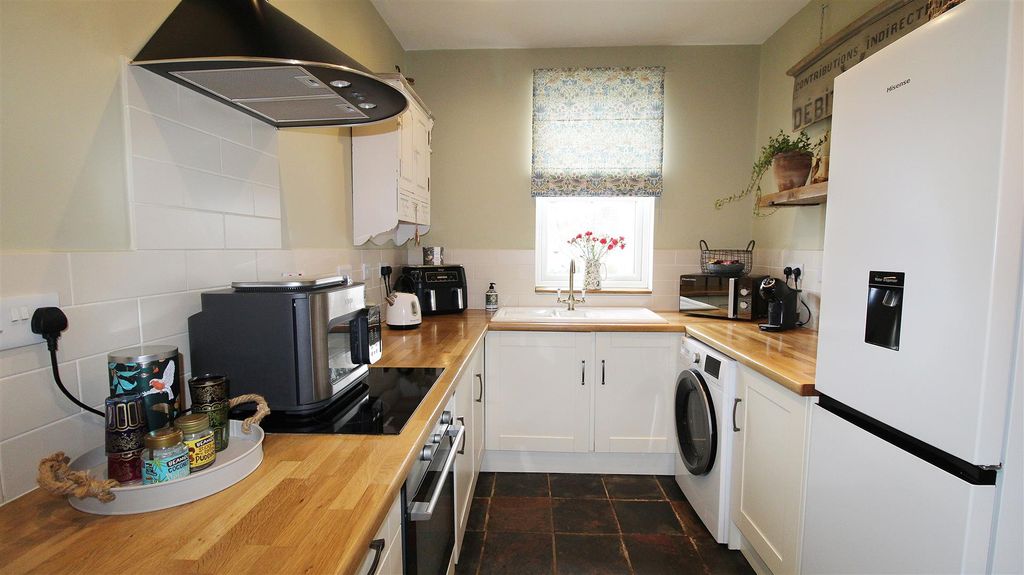 Property photo 3 of 20 Kitchen