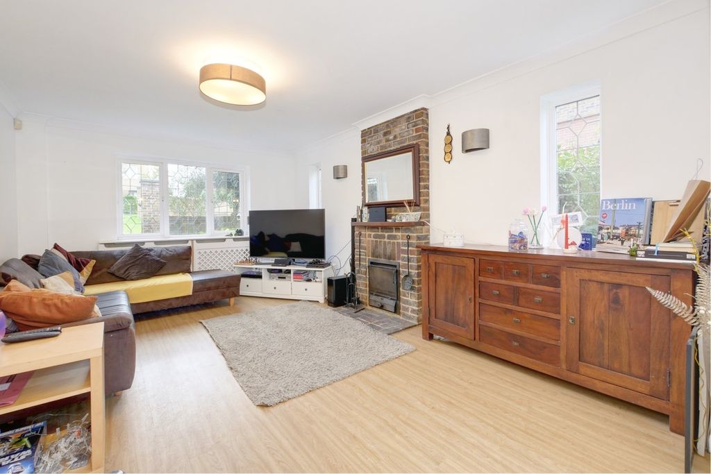 Property photo 3 of 42